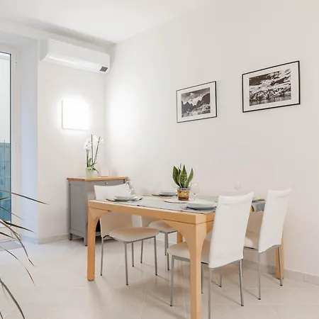 H11 Casa Benjamin Mare-sanremo Апартаменты *